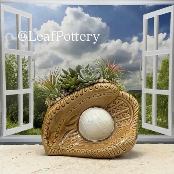 Vintage Ceramic Baseball Glove Planter, Sports Themed Succulent Pot, Coach Gift - Picture 6 of 12